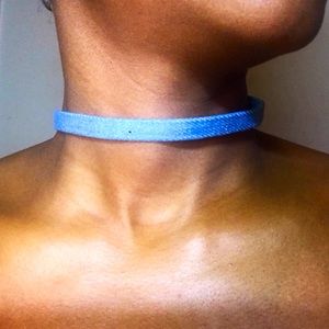 Light jean choker